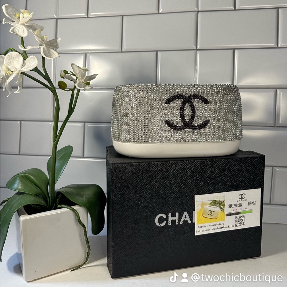 Inspired designer tissue holder